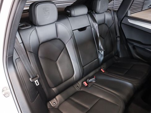Certified 2026 Porsche Macan AWD/4WD image 6