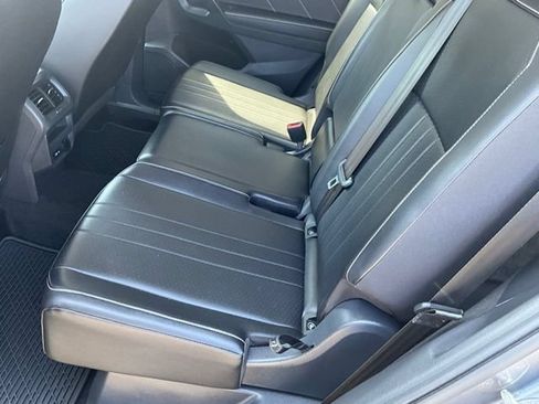 Used 2024 Volkswagen Tiguan SE FWD image 11