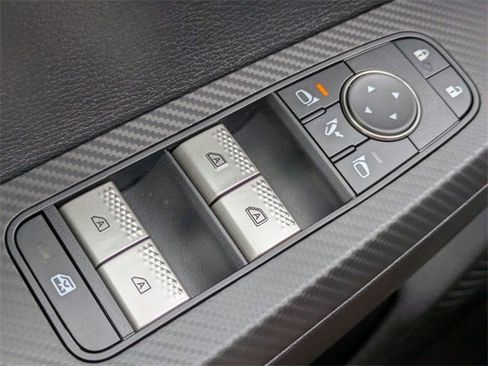 New 2025 Mitsubishi Outlander SE image 24