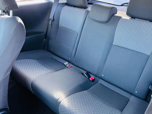 Used 2015 Toyota Yaris L image 22