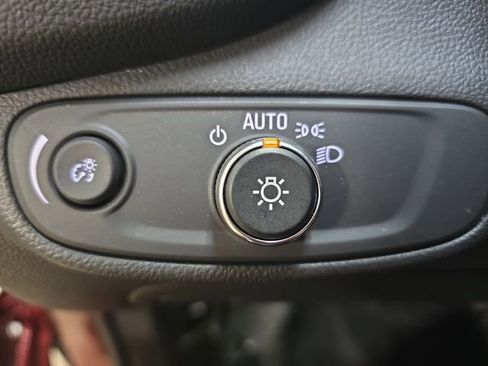 Used 2021 Chevrolet Trax LT w/ Driver Confidence Package image 26