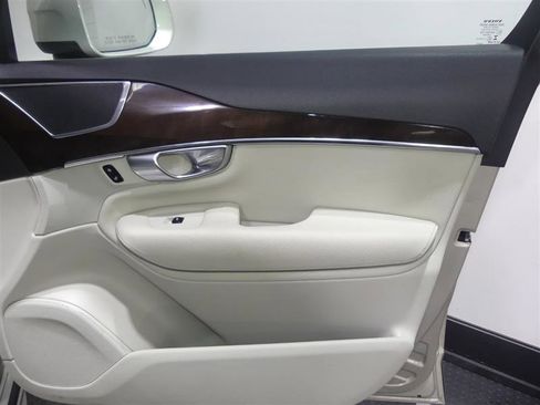 Used 2017 Volvo XC90 T6 Momentum w/ Vision Package AWD/4WD image 19