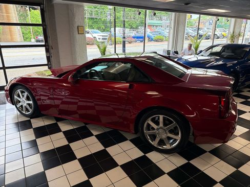 Used 2005 Cadillac XLR RWD image 7