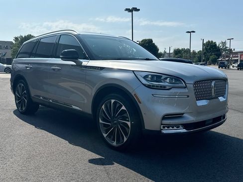 Used 2021 Lincoln Aviator Reserve w/ Equipment Group 202A AWD/4WD image 2