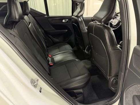 Used 2020 Volvo XC40 T5 Momentum w/ Premium Package image 8