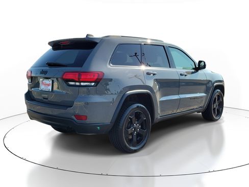 Used 2021 Jeep Grand Cherokee Freedom Edition AWD/4WD image 4