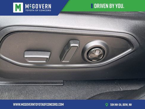 Used 2023 Jeep Grand Cherokee Limited w/ Black Appearance Package AWD/4WD image 18