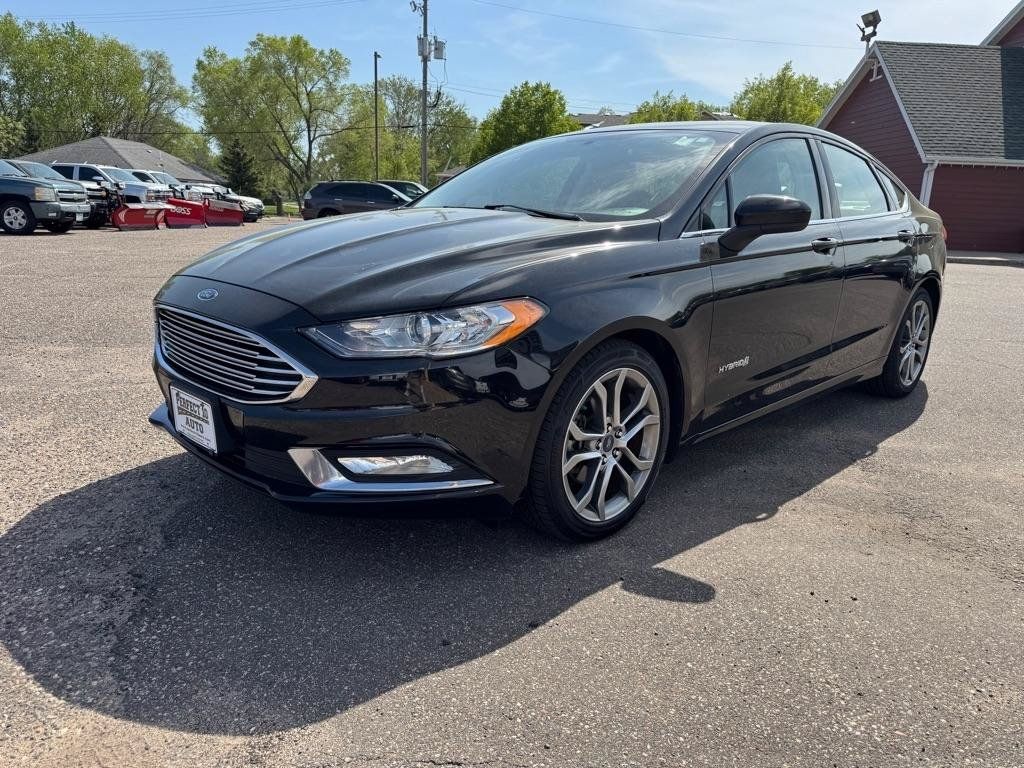Used 2017 Ford Fusion SE w/ Equipment Group 601A FWD image 14
