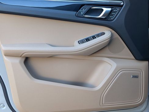 New 2026 Porsche Macan image 14