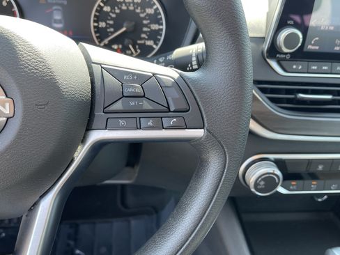 Used 2024 Nissan Altima 2.5 SV FWD image 23
