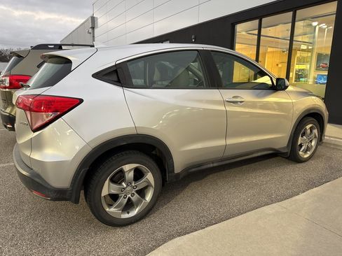 Used 2016 Honda HR-V LX image 3