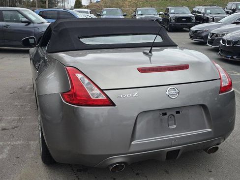 Used 2010 Nissan 370Z Touring image 9