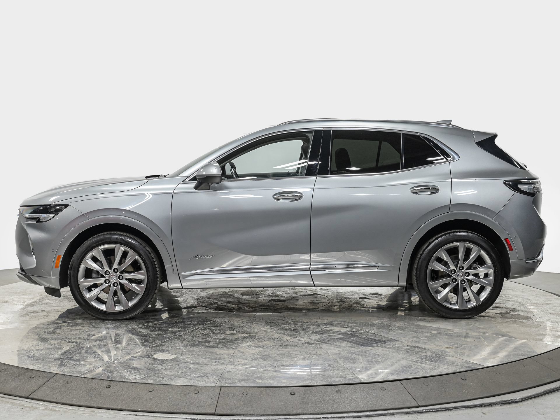 Used 2023 Buick Envision Avenir AWD/4WD image 2