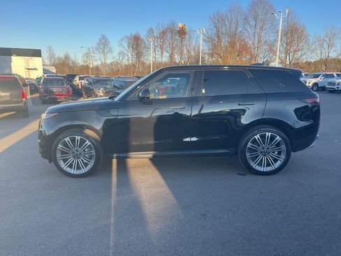 Used 2025 Land Rover Range Rover Sport SE image 2
