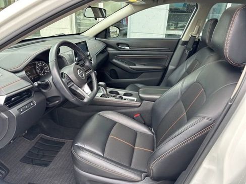 Used 2021 Nissan Altima 2.5 SR w/ SR Premium Package AWD/4WD image 9