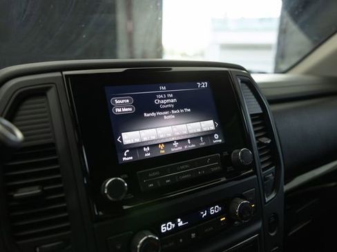 Used 2024 Nissan Titan SV w/ SV Convenience Package image 25