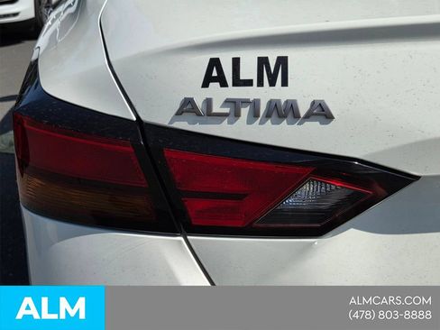 Used 2025 Nissan Altima 2.5 SV FWD image 10