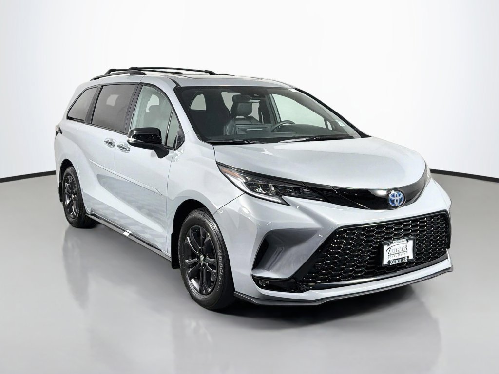 Used 2025 Toyota Sienna XSE w/ XSE Premium Package AWD/4WD image 1