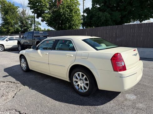 Used 2009 Chrysler 300 Touring RWD image 8