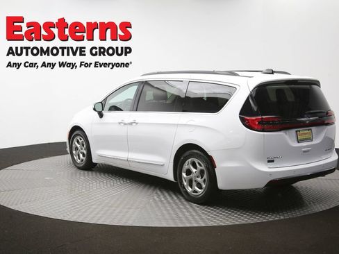 Used 2023 Chrysler Pacifica Limited FWD image 67