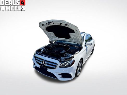 Used 2017 Mercedes-Benz E 300 4MATIC image 7