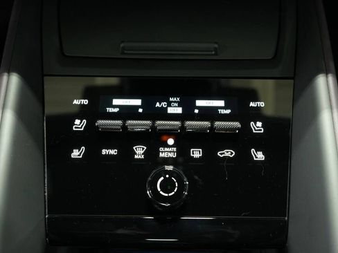 Certified 2025 Porsche Macan Electric image 22