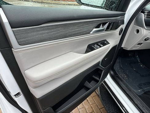 Used 2024 Jeep Wagoneer Series II image 14