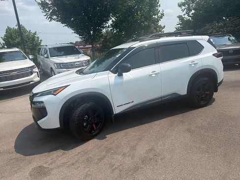 Certified 2026 Nissan Rogue SV AWD/4WD image 4