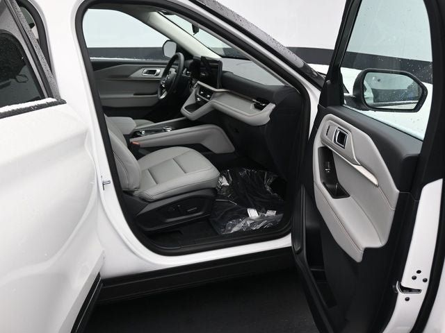 Used 2025 Ford Explorer Active w/ Active Comfort Package AWD/4WD image 14