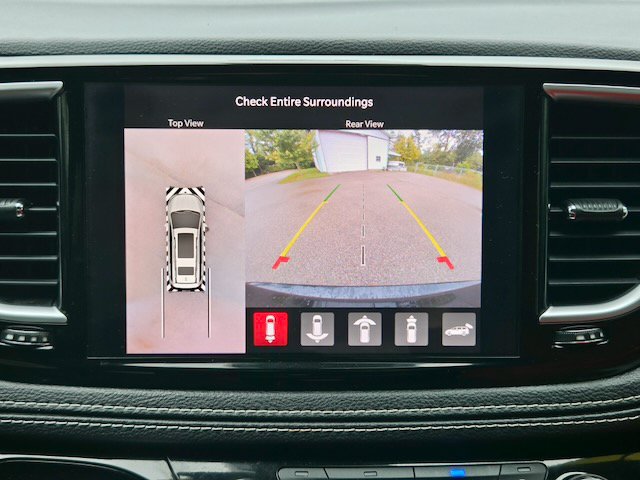Used 2021 Chrysler Pacifica Limited w/ Uconnect Theater Family Group FWD image 22