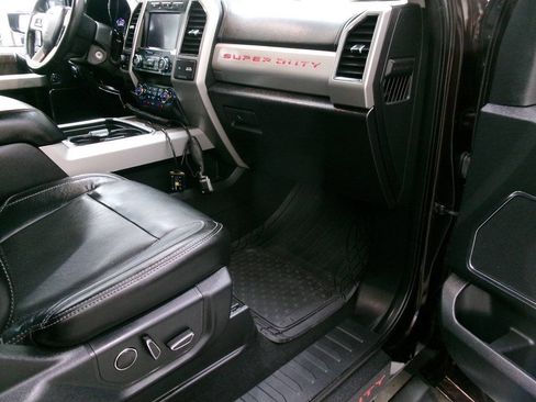 Used 2019 Ford F250 Lariat w/ Chrome Package AWD/4WD image 32