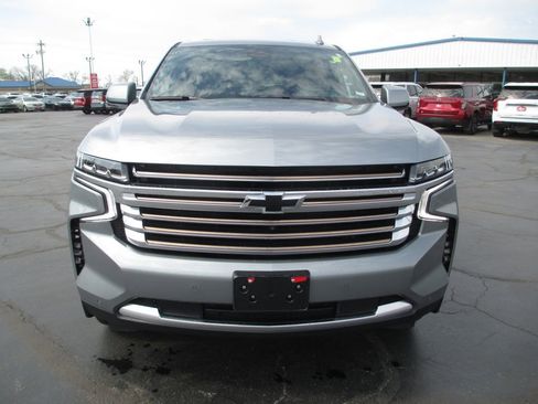 Used 2024 Chevrolet Tahoe High Country AWD/4WD image 12