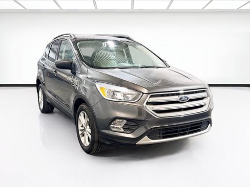 Used 2018 Ford Escape SE image 3