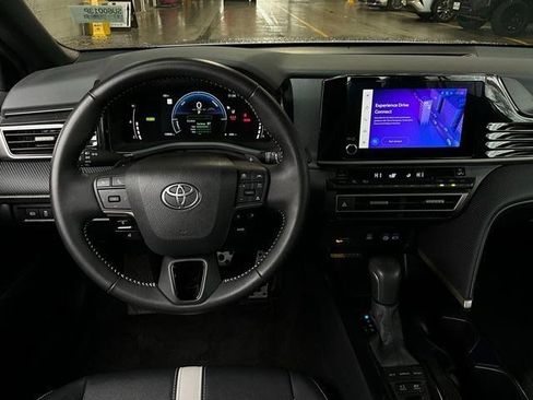 Used 2025 Toyota Camry SE FWD image 14