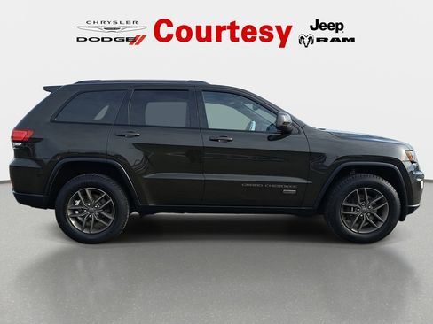 Used 2016 Jeep Grand Cherokee Laredo 75th Anniversary image 3