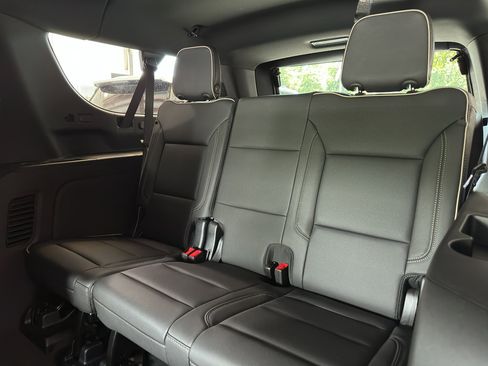 New 2025 Chevrolet Suburban Premier image 7