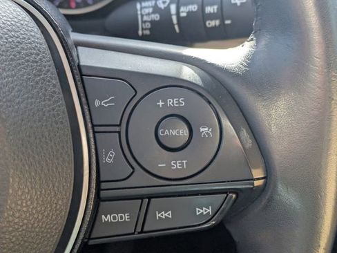 Used 2021 Toyota RAV4 XLE Premium image 28