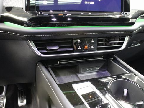 Used 2024 Volkswagen Atlas Cross Sport SEL Premium R-Line image 55