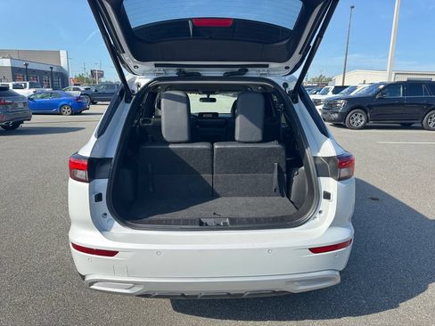 Used 2023 Mitsubishi Outlander SE FWD image 17