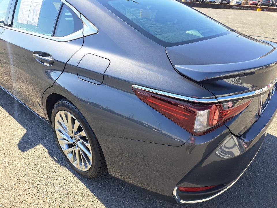 Used 2023 Lexus ES 300h Ultra Luxury w/ Accessory Package (Z2) FWD image 24