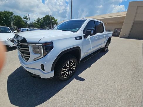 Used 2025 GMC Sierra 1500 AT4 w/ AT4 Premium Package AWD/4WD image 16