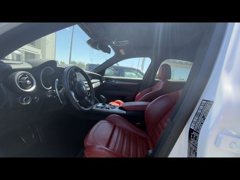 Used 2023 Alfa Romeo Stelvio Veloce AWD/4WD image 2