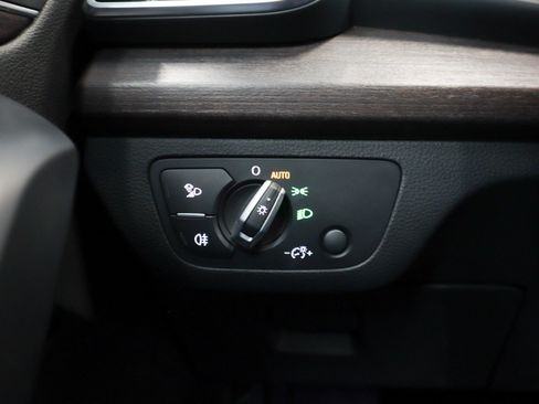 Used 2023 Audi Q5 2.0T Premium w/ Convenience Package image 24