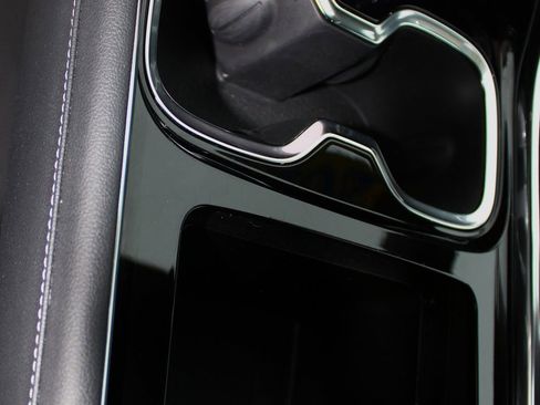 Used 2024 Chevrolet Traverse LT w/ Midnight/Sport Edition image 31