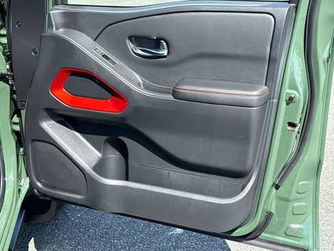 Used 2025 Nissan Frontier Pro-X RWD image 14