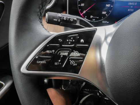 Used 2025 Mercedes-Benz GLC 300 4MATIC image 19