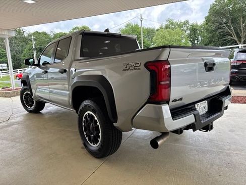 Used 2024 Toyota Tacoma TRD Off-Road AWD/4WD image 9