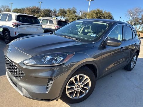 Used 2020 Ford Escape SE image 6