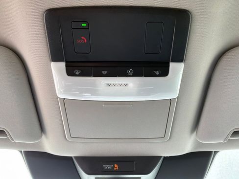 Used 2025 Nissan Pathfinder SV image 18