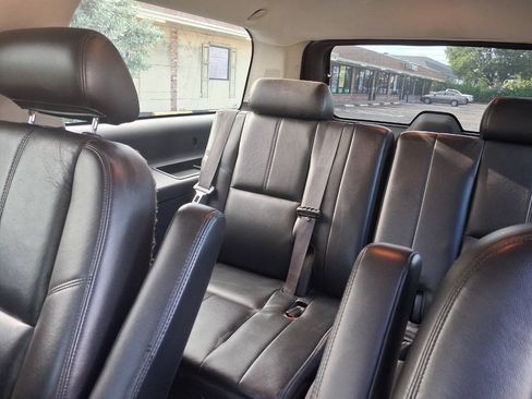 Used 2010 GMC Yukon XL SLT AWD/4WD image 14
